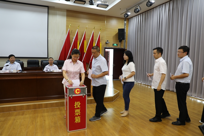 投票現(xiàn)場(chǎng).jpg