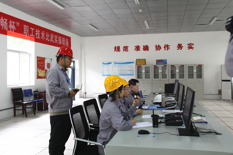 技能比武實(shí)操現(xiàn)場(chǎng)1_副本.jpg